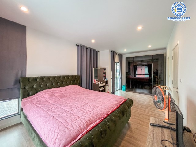 *****บ้านเดี่ยวมือสองย่านนนทบุรี ม.สราญสิริ ชัยพฤกษ์-แจ้งวัฒนะ เนื้อที่ 51 ตร.ว. ฟังก์ชัน 3 ห้องนอน 3 ห้องน้ำ 2 ที่จอดรถ บ้านสภาพสวย บนทำเลเยี่ยม ใกล้เซ็นทรัลแจ้งวัฒนะ, รถไฟฟ้าในอนาคตสายสีชมพู "สถานีแยกปากเกร็ด" และจุดขึ้นทางด่วน "ศรีรัช" จองเลย!